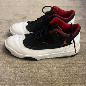 Nike Jordan Max Aura 2 White Black Red Men's Size 12.5 Shoes Sneakers